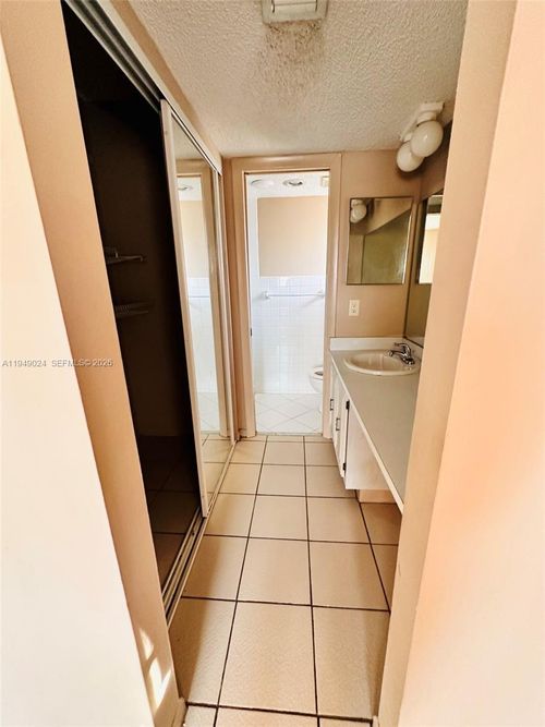 apt-329-2060 Nw 81st Ave, Pembroke Pines, FL, 33024-3557 | Card Image