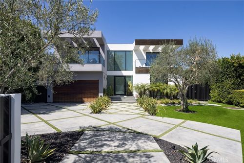 7107 Macapa Dr, Los Angeles, CA, 90068-2003 | Card Image