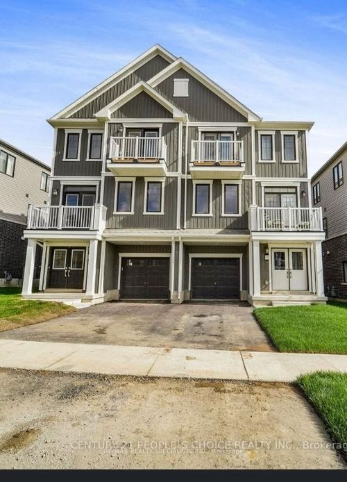 92 Norwich Dr, York, ON, L3P6R4 | Card Image