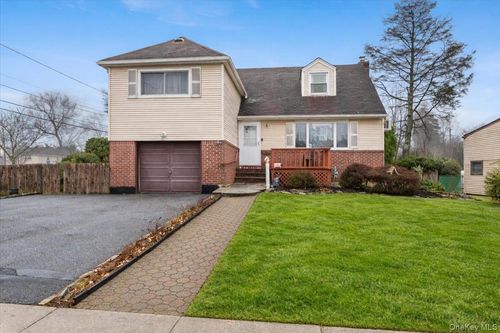 6 Gateway, Bethpage, NY, 11714-2305 | Card Image