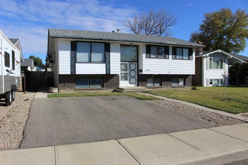 2409 17 St N, Lethbridge, AB, T1H4P8 | Card Image
