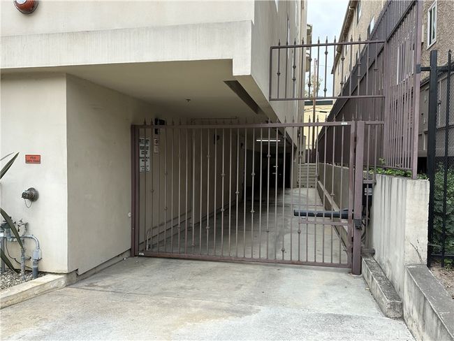 UNIT-2 - 10866 Bluffside Dr, Townhouse with 3 bedrooms, 3 bathrooms and 2 parking in Studio City CA | Image 24