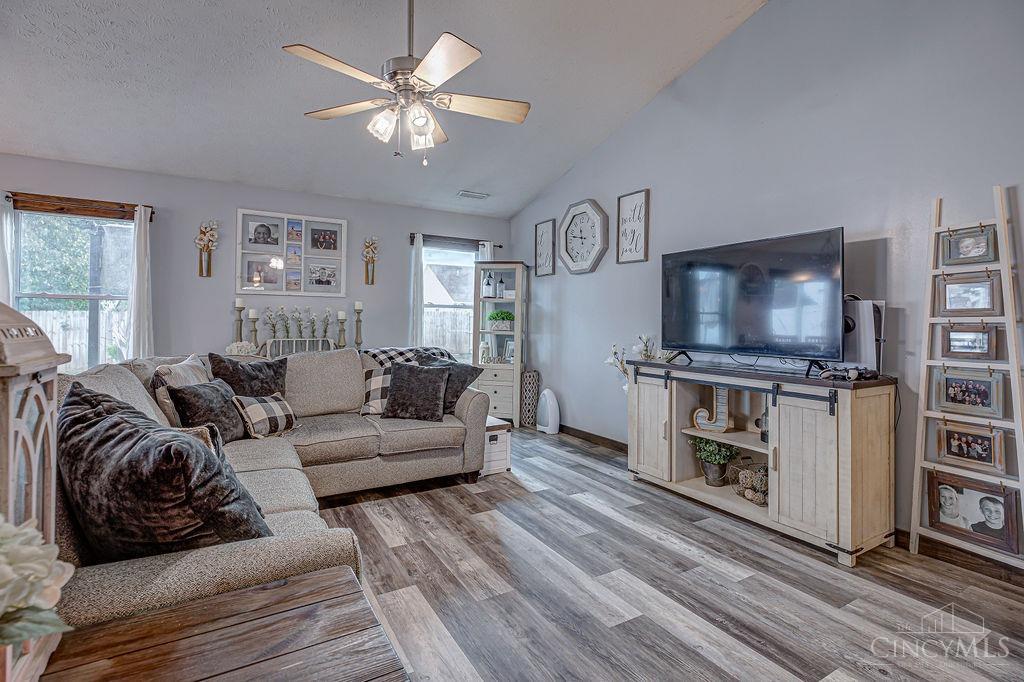Hollyhock Ct, Trenton, OH 45067