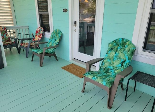 Lots of seats for Guests with fresh new cushions. | Image 38