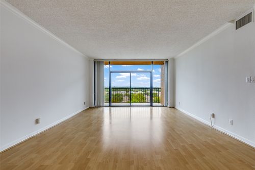 apt-824-5200 Keller Springs Rd, Dallas, TX, 75248-2746 | Card Image