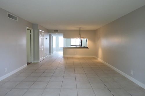 205-193 Lakeview Dr, Weston, FL, 33326-2575 | Card Image