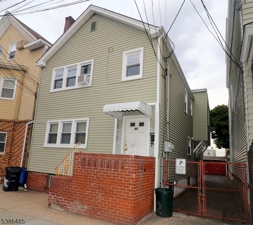 92 Jefferson St, Newark, NJ, 07105-1819 | Card Image