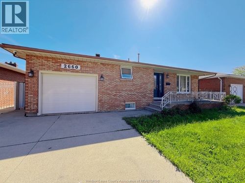 upper-2660 Langlois Ave, Windsor, ON, N8X4V6 | Card Image