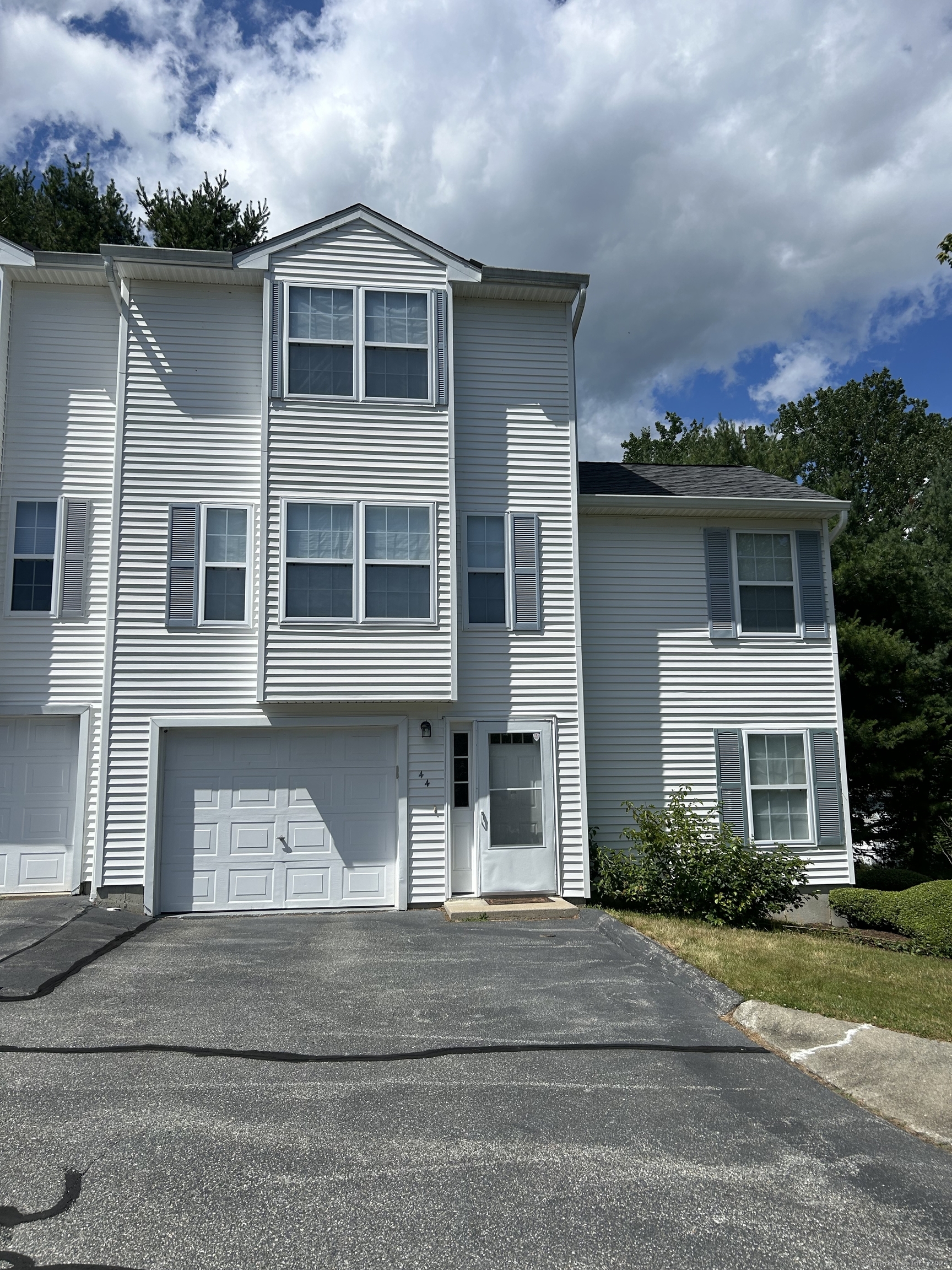 Thames Height Ln, Groton, CT 06340