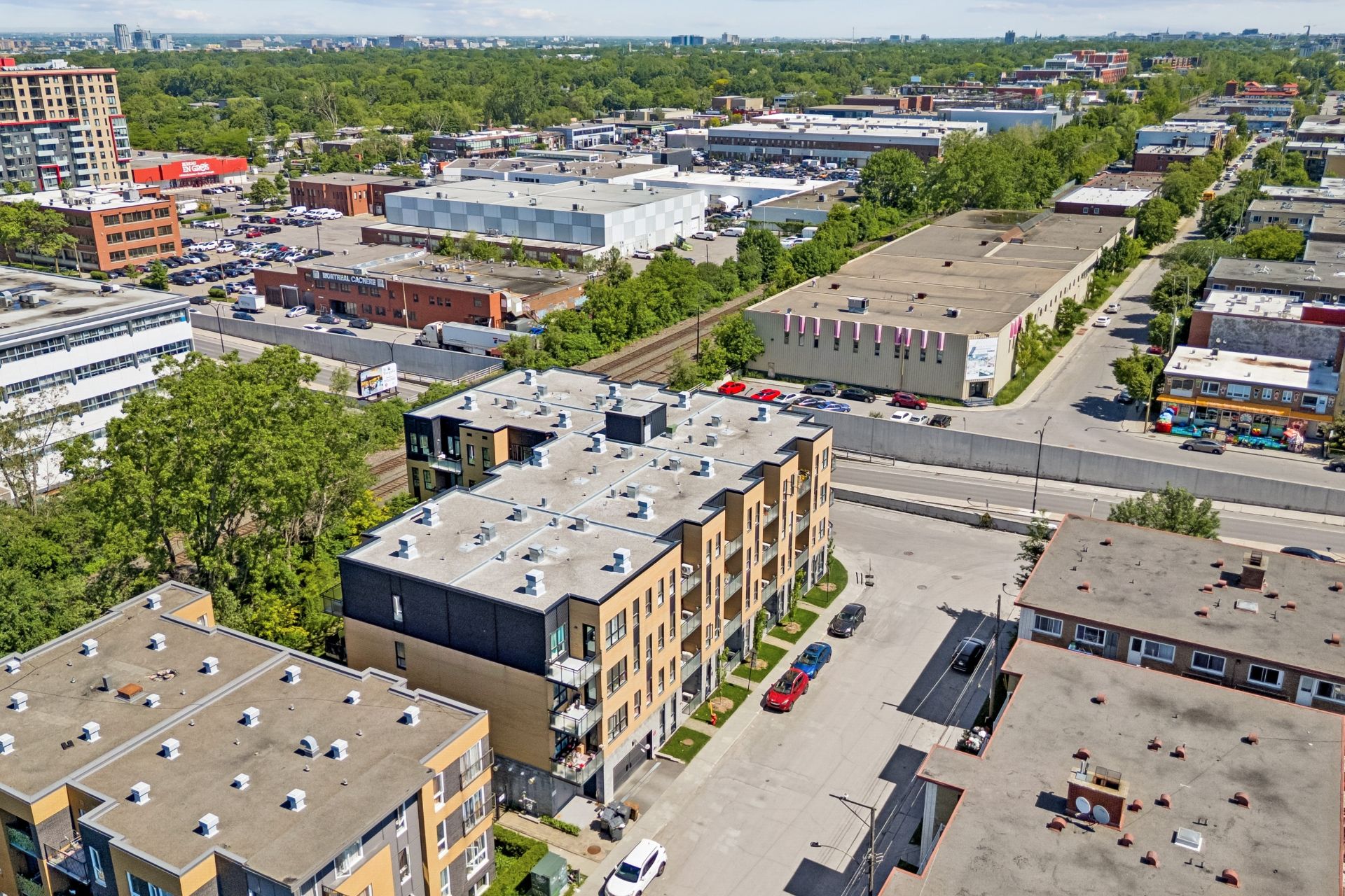 Residential Lease in Montréal (Côte-des-Neiges/Notre-Dame-de-Grâce) 2