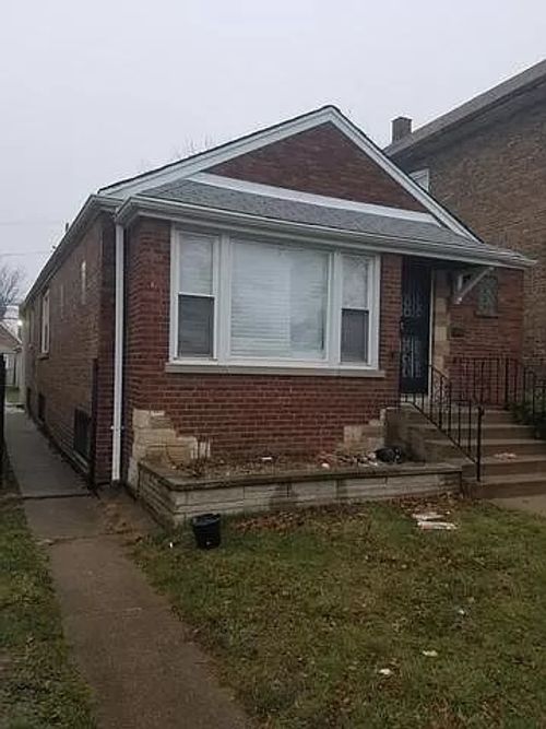 8128 Coles Ave, Chicago, IL, 60617-1541 | Card Image