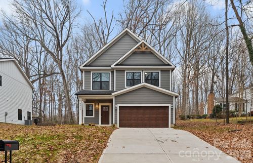 8823 Dogwood Dr, Charlotte, NC, 28215-7065 | Card Image