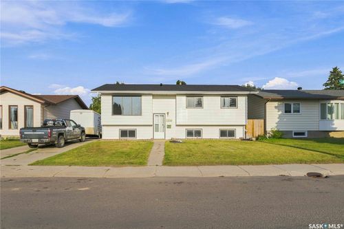 1530 Latrace Road, Saskatoon, SK, S7L6M2 | Card Image