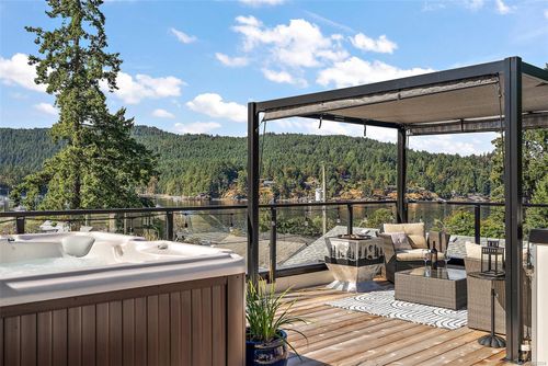 772 Harding Lane, Central Saanich, BC, V8M2G2 | Card Image