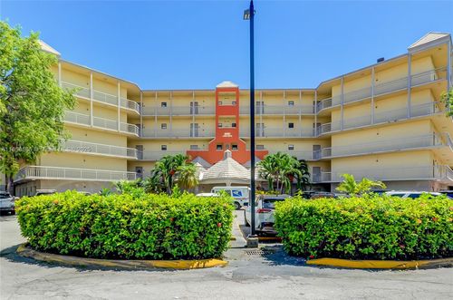 apt-443-8290 Lake Dr, Doral, FL, 33166-4676 | Card Image