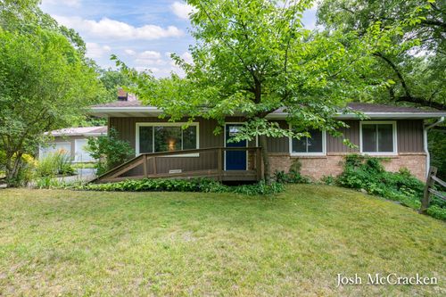 9665 Black Oak Dr, Lowell, MI, 49331-8208 | Card Image