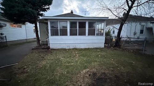 21030 Dexter Blvd, Warren, MI, 48089-3470 | Card Image