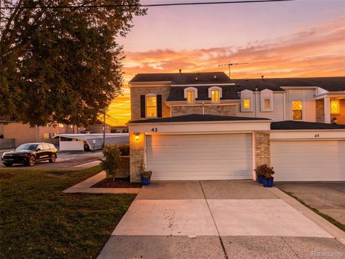 43 Canterbury Trail Dr, Rochester Hills, MI, 48309-2002 | Card Image