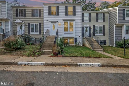 8494 Kirby St, MANASSAS, VA, 20110-4876 | Card Image