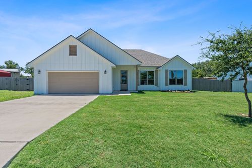 103 W Tomlinson St, Florence, TX, 76527-4736 | Card Image