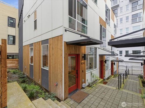 c-909 Hiawatha Pl S, Seattle, WA, 98144-2825 | Card Image