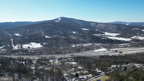 1070 Granny Smith Rd, LINDEN, VA, 22642-6031 | Card Image