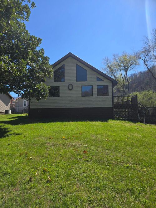 217-219-a-b-217 & 219 Elizabeth Dr, Hazard, KY, 41701-1223 | Card Image