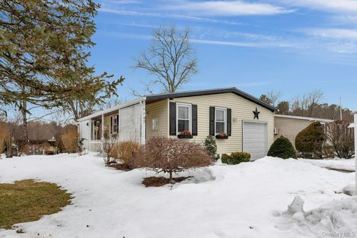 43 Village Cir S, Manorville, NY, 11949-9649 | Card Image