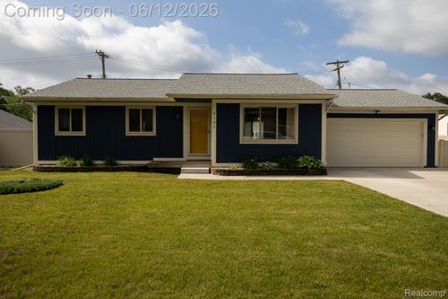 9185 Ashdown Ave, White Lake, MI, 48386-4204 | Card Image