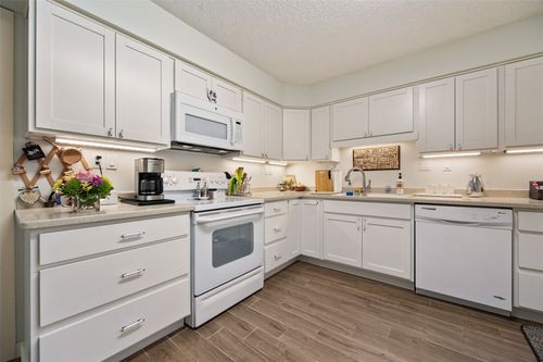 apt-310-2131 1st Ave Se, Cedar Rapids, IA, 52402-6360 | Card Image