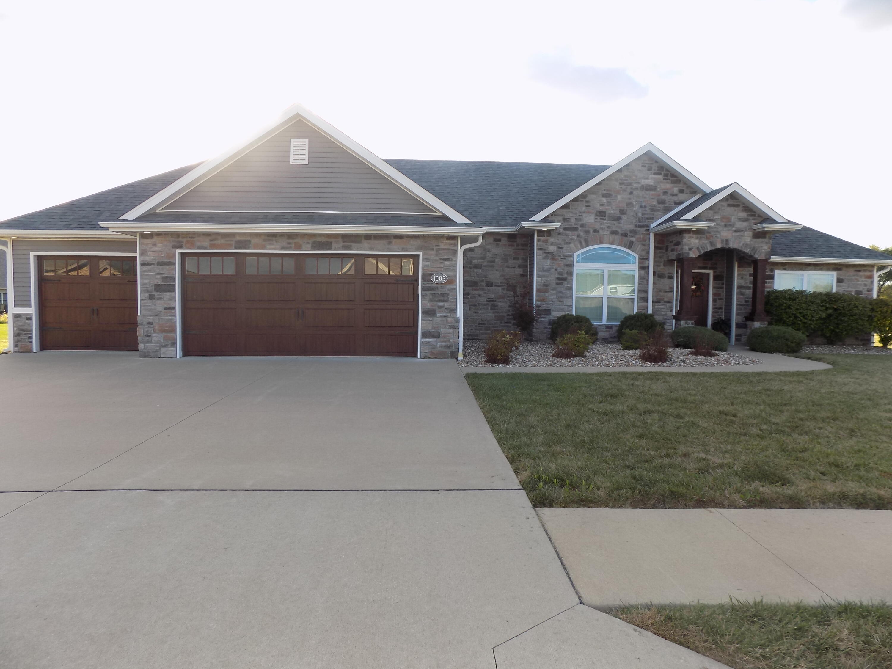 Hampton Dr, Centralia, MO 65240