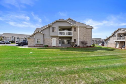 6954 S Rolling Meadows Ct, Oak Creek, WI, 53154-1674 | Card Image