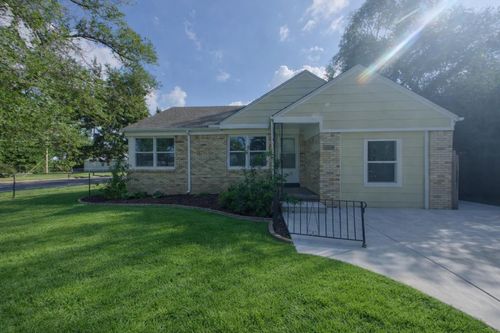 2323 E Stadium Dr, Wichita, KS, 67214-2048 | Card Image