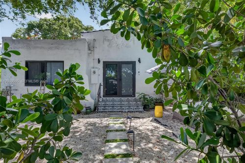 8280 Ne 1st Pl, Miami, FL, 33138-3748 | Card Image