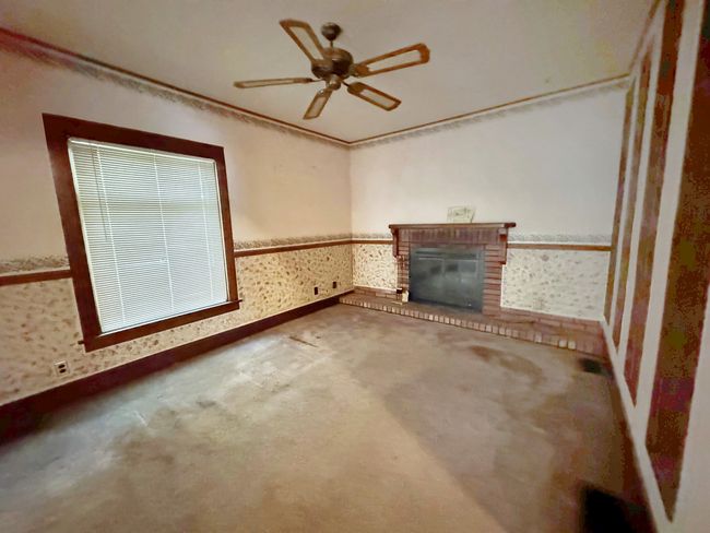 211 N 5 Th St, House other with 3 bedrooms, 1 bathrooms and 6 parking in Chatsworth IL | Image 5