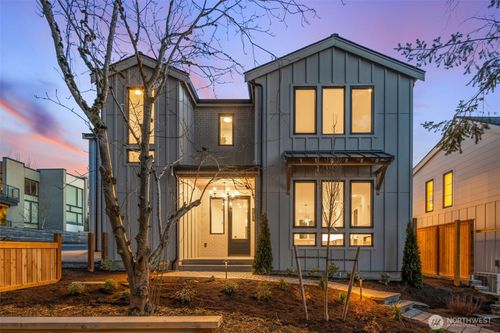 105 19th Ave, Kirkland, WA, 98033-4929 | Card Image