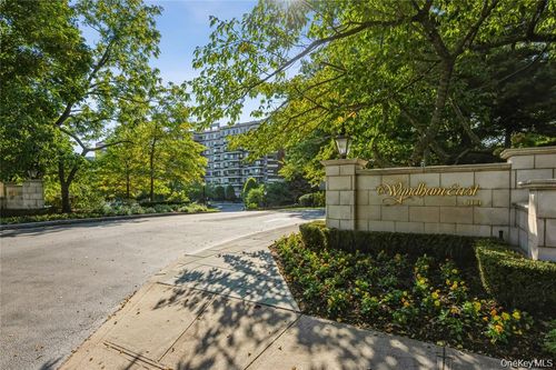 907-100 Hilton Ave, Hempstead, NY, 11550-2129 | Card Image