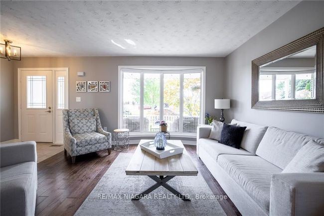 7863 Trackview St, House other with 3 bedrooms, 2 bathrooms and 2 parking in Niagara Falls ON | Image 8