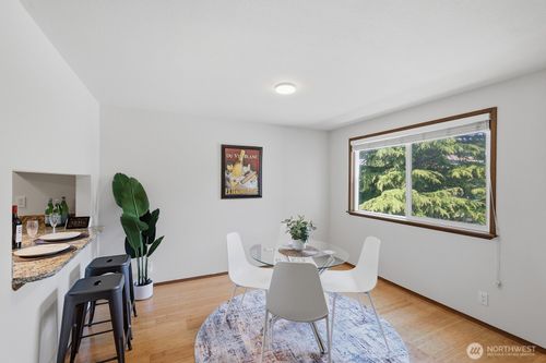 a4-9522 1st Ave Ne, Seattle, WA, 98115-2025 | Card Image