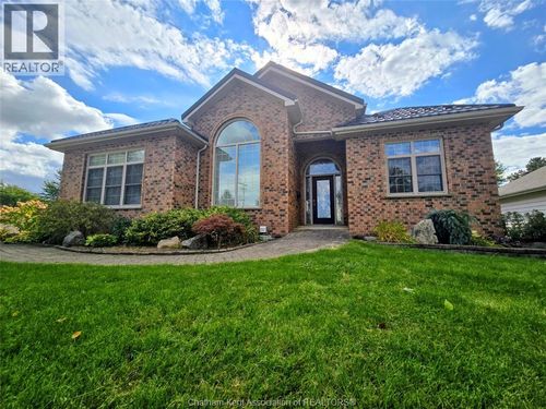 {{alt}} | Card Image