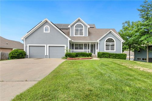 808 S Peculiar Dr, Peculiar, MO, 64078-9723 | Card Image