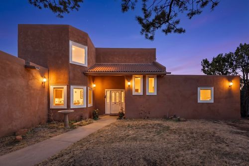 2 Toltec Rd, Santa Fe, NM, 87505-1425 | Card Image