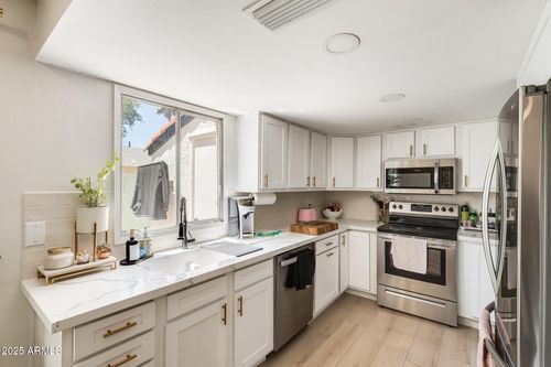 5350 N 3rd Ave, Phoenix, AZ, 85013-2011 | Card Image