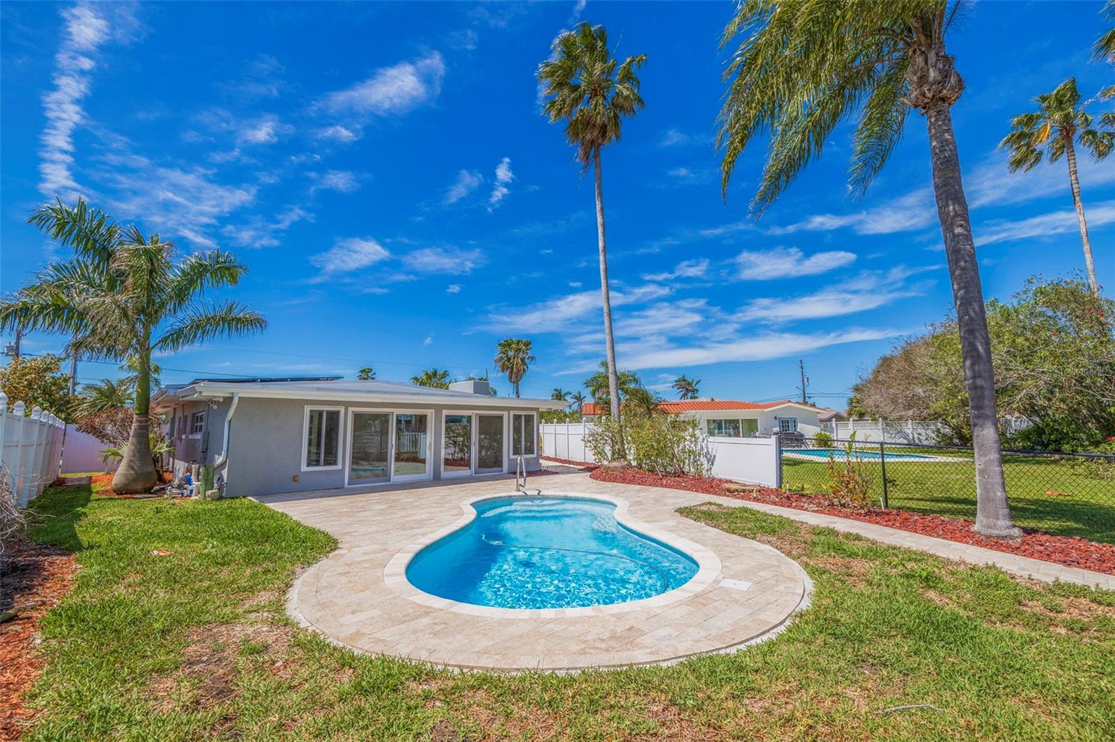 6th St, Treasure Island, FL 33706