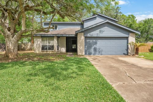 902 Essex Dr, Friendswood, TX, 77546-4752 | Card Image