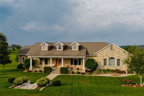 108 Wood Ridge Rd, Anamosa, IA, 52205-8200 | Card Image