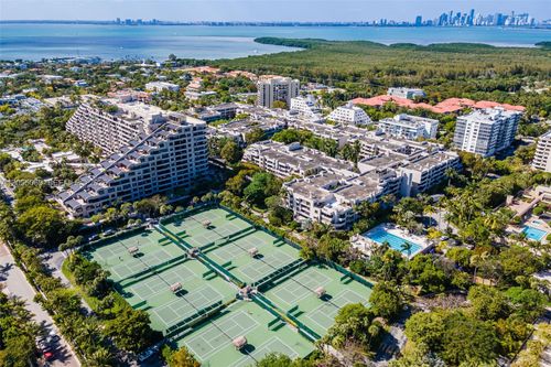 220-201 Crandon Blvd, Key Biscayne, FL, 33149-1575 | Card Image