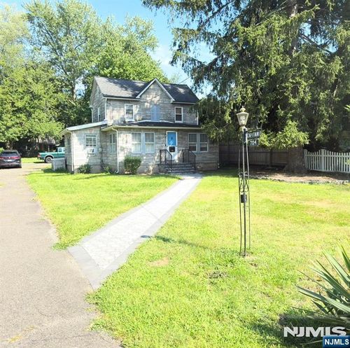 704 Franklin Tpke, Allendale, NJ, 07401-1612 | Card Image