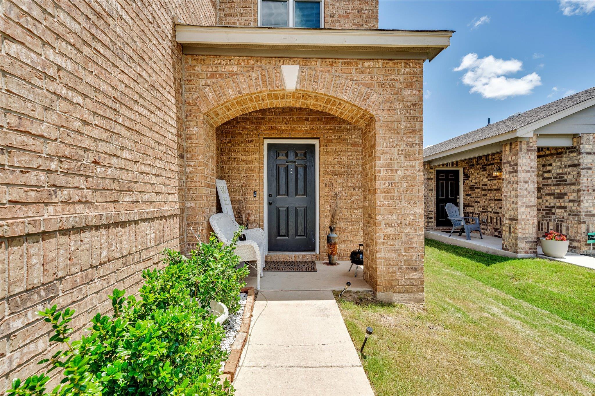 Residential Lease in Manor 3