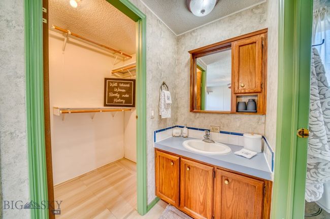 Primary bath & closet | Image 20